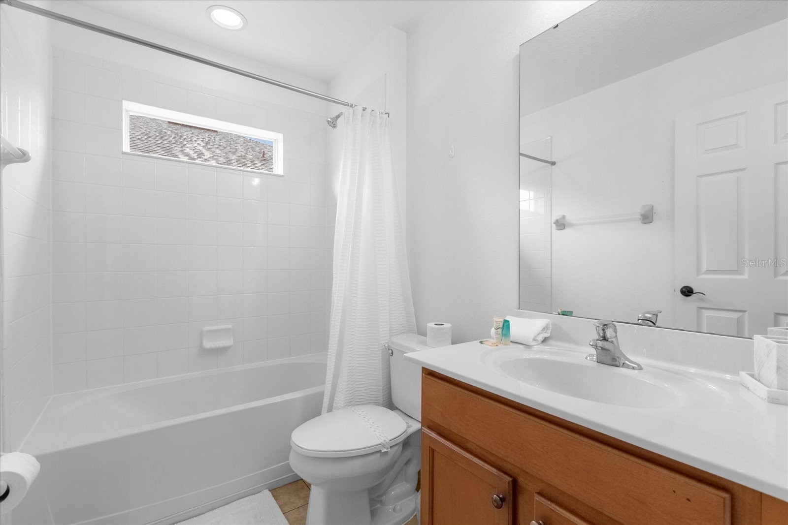 Slide show image of the Orlando Florida Home for Sale 35