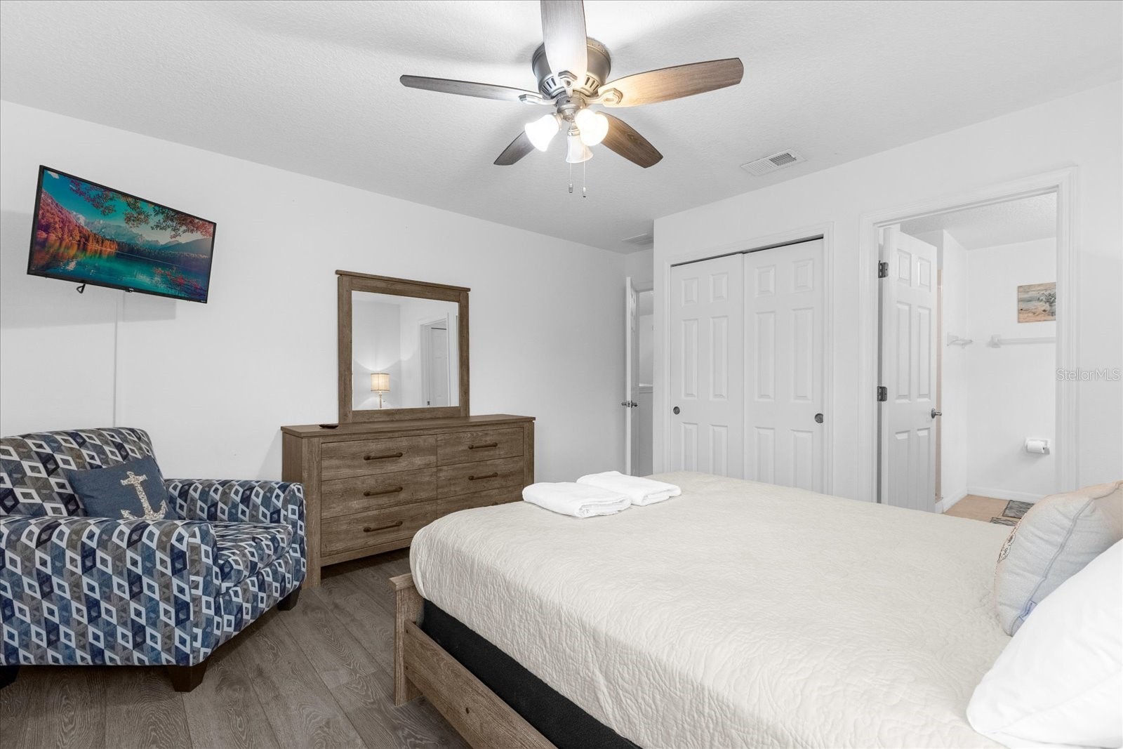 Slide show image of the Orlando Florida Home for Sale 36