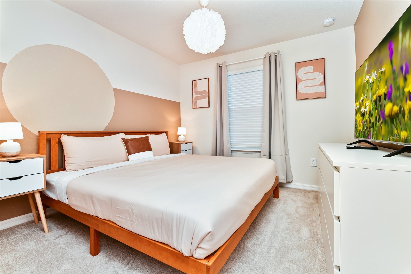 Slide show image of the Orlando Florida Home for Sale 23