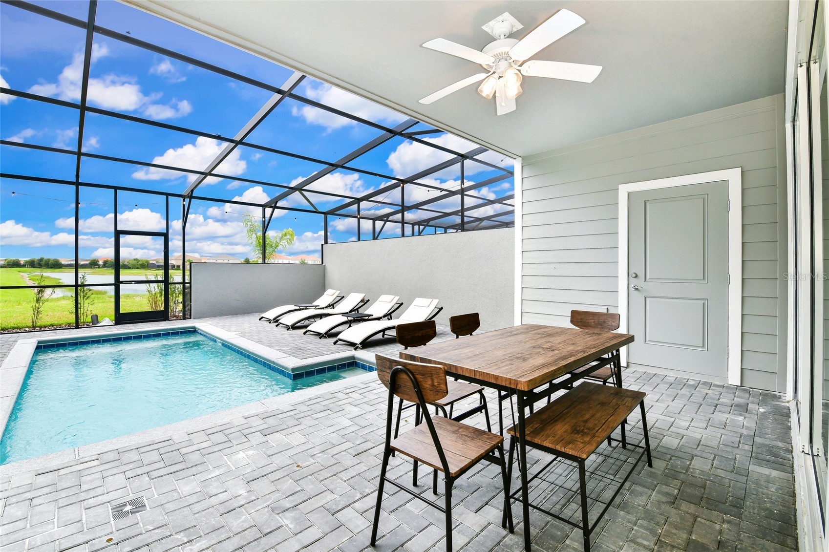 Slide show image of the Orlando Florida Home for Sale 25