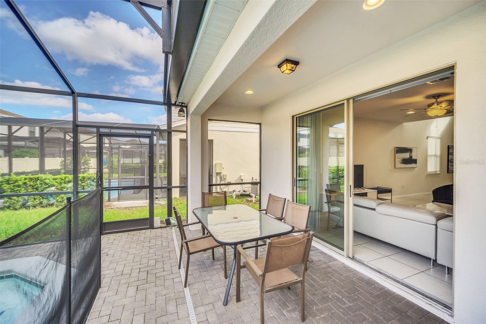 Slide show image of the Orlando Florida Home for Sale 29