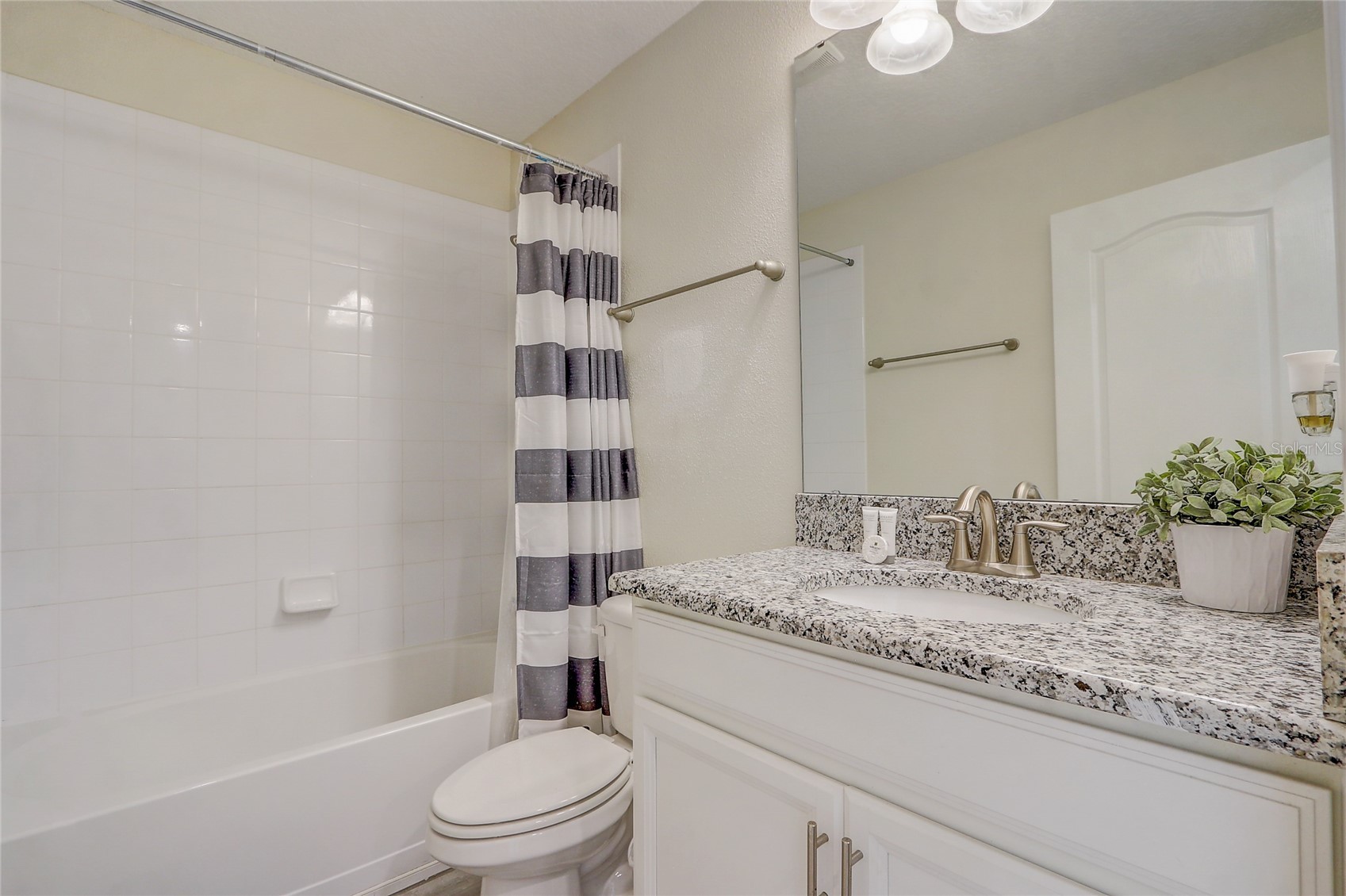 Slide show image of the Orlando Florida Home for Sale 34