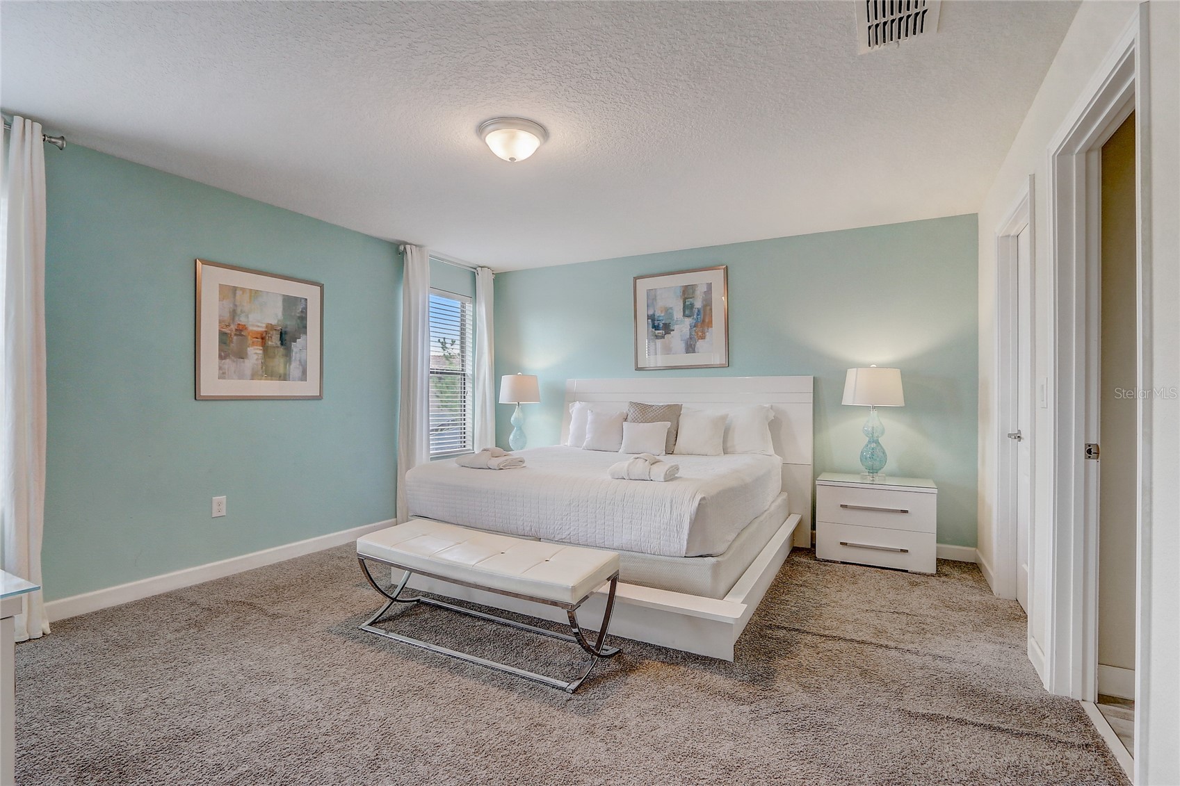 Slide show image of the Orlando Florida Home for Sale 35