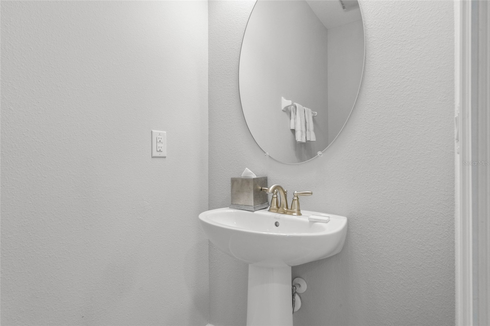 Slide show image of the Orlando Florida Home for Sale 36