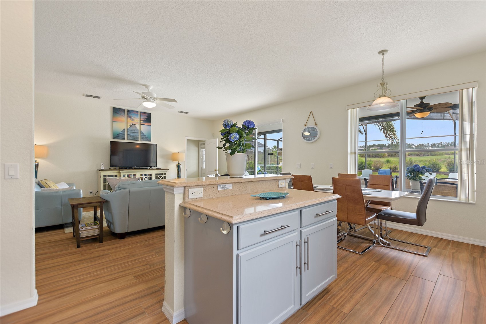 Slide show image of the Orlando Florida Home for Sale 18