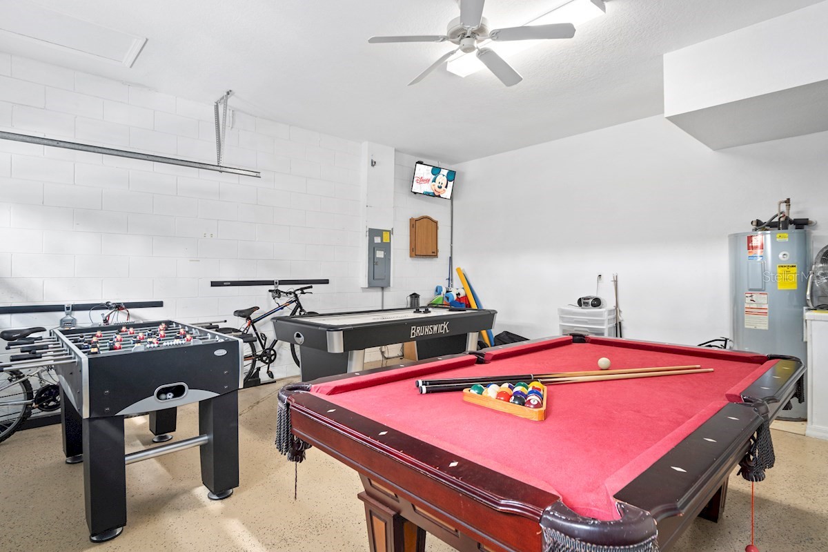 Slide show image of the Orlando Florida Home for Sale 38