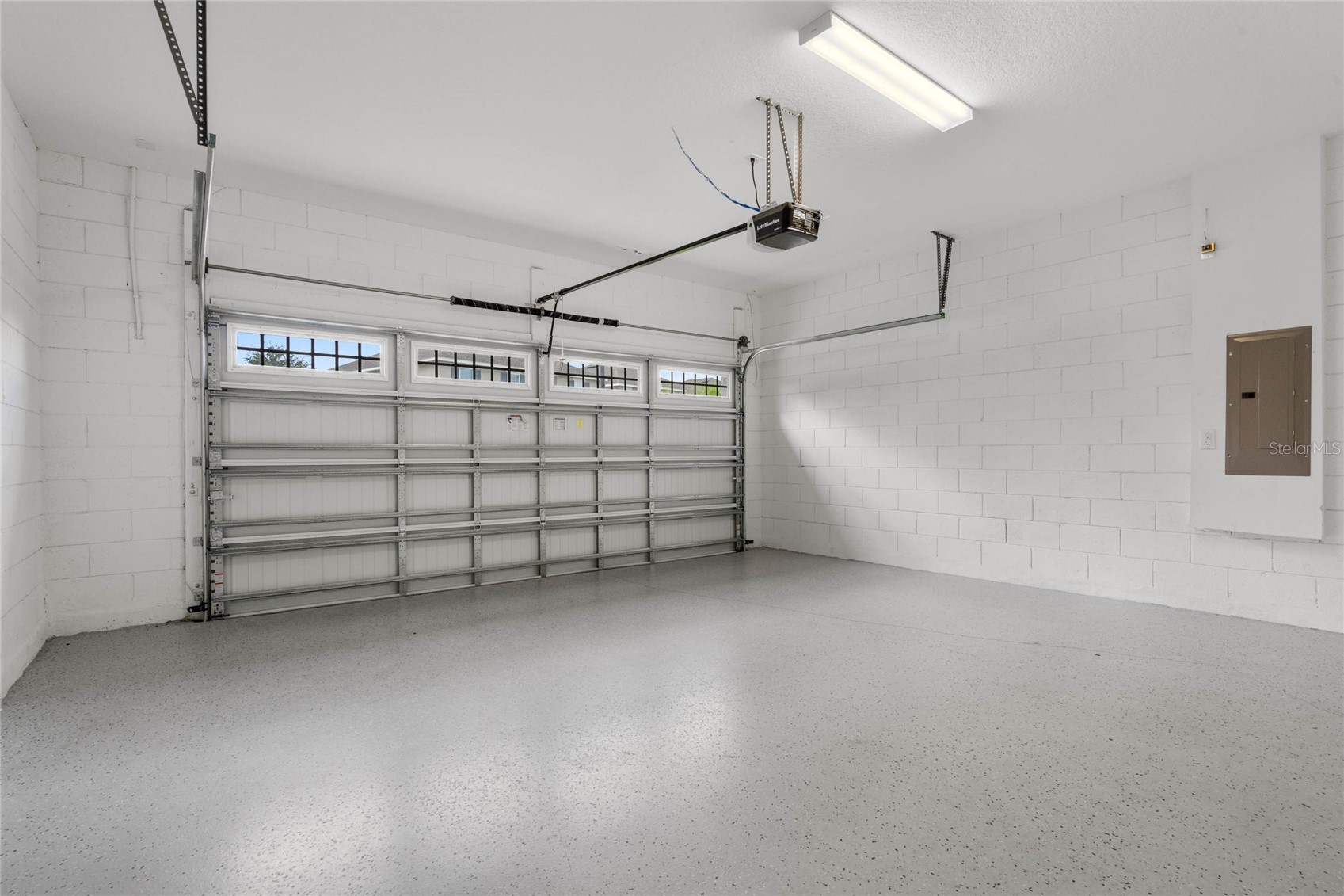 Slide show image of the Orlando Florida Home for Sale 37