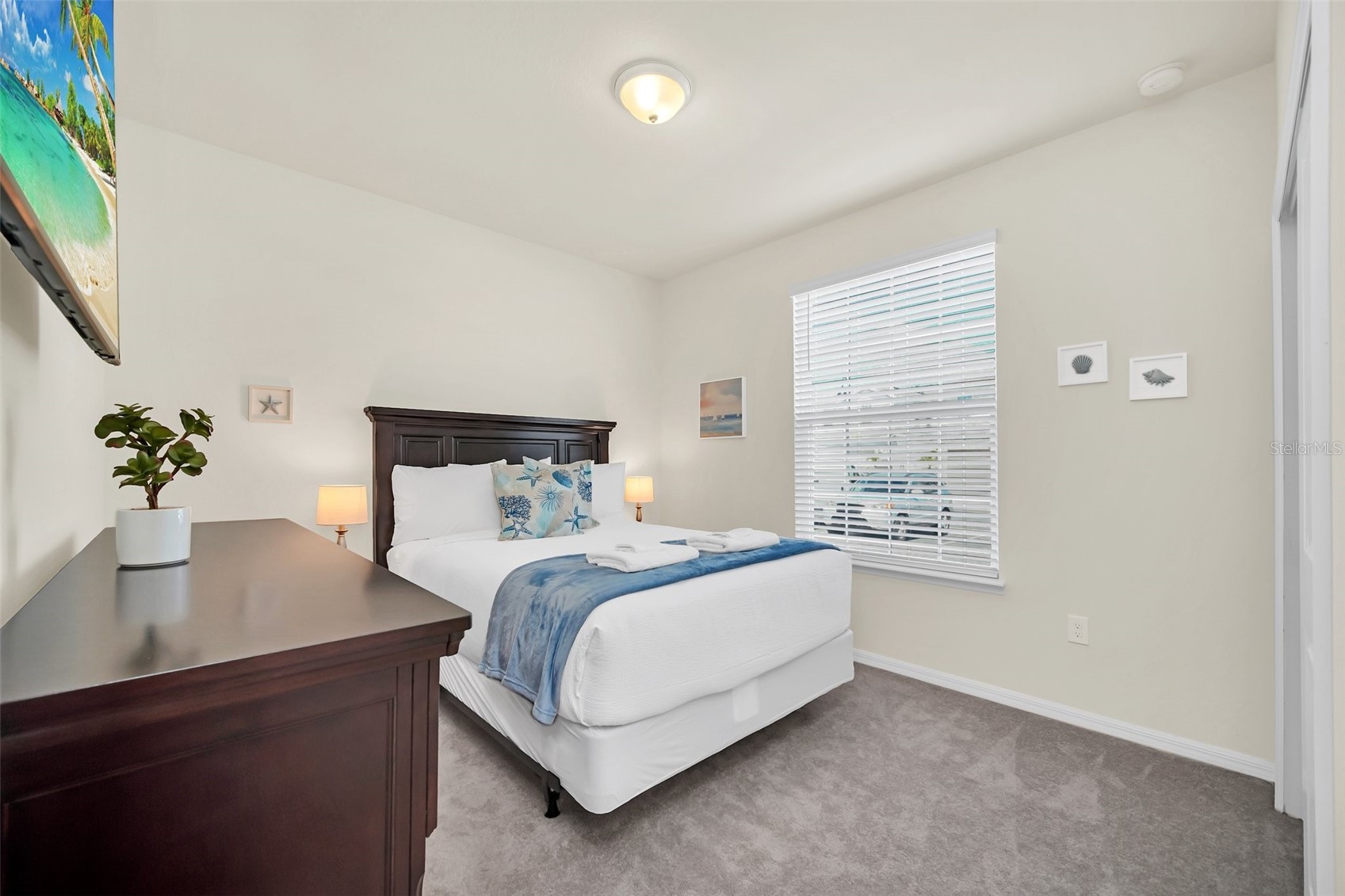 Slide show image of the Orlando Florida Home for Sale 27