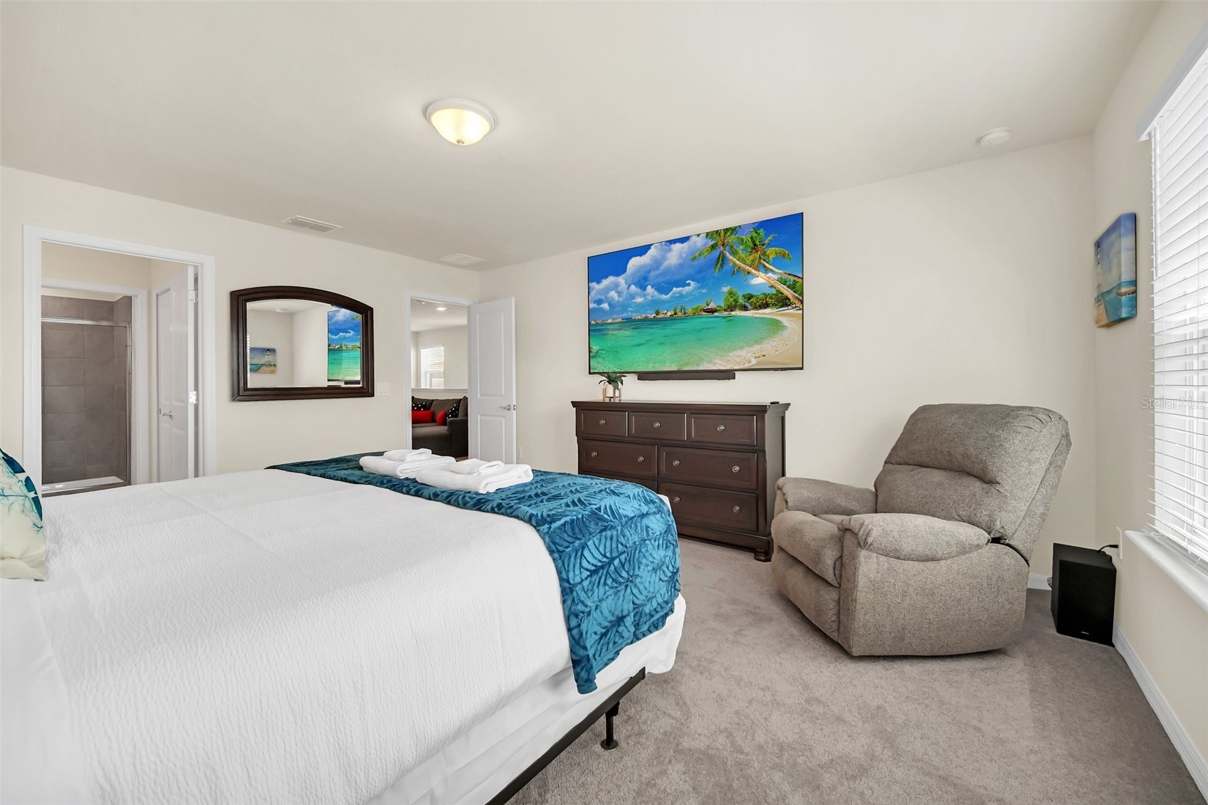 Slide show image of the Orlando Florida Home for Sale 33