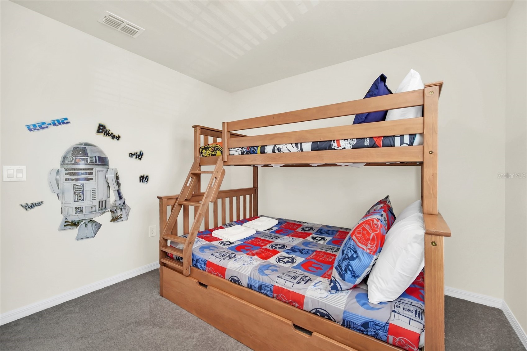 Slide show image of the Orlando Florida Home for Sale 44