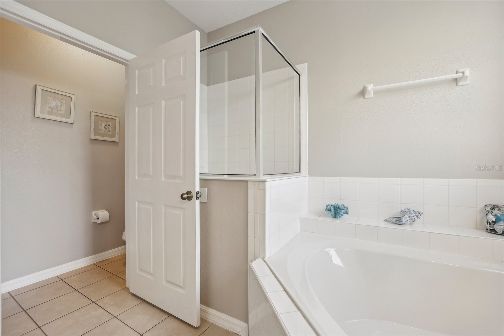 Slide show image of the Orlando Florida Home for Sale 34