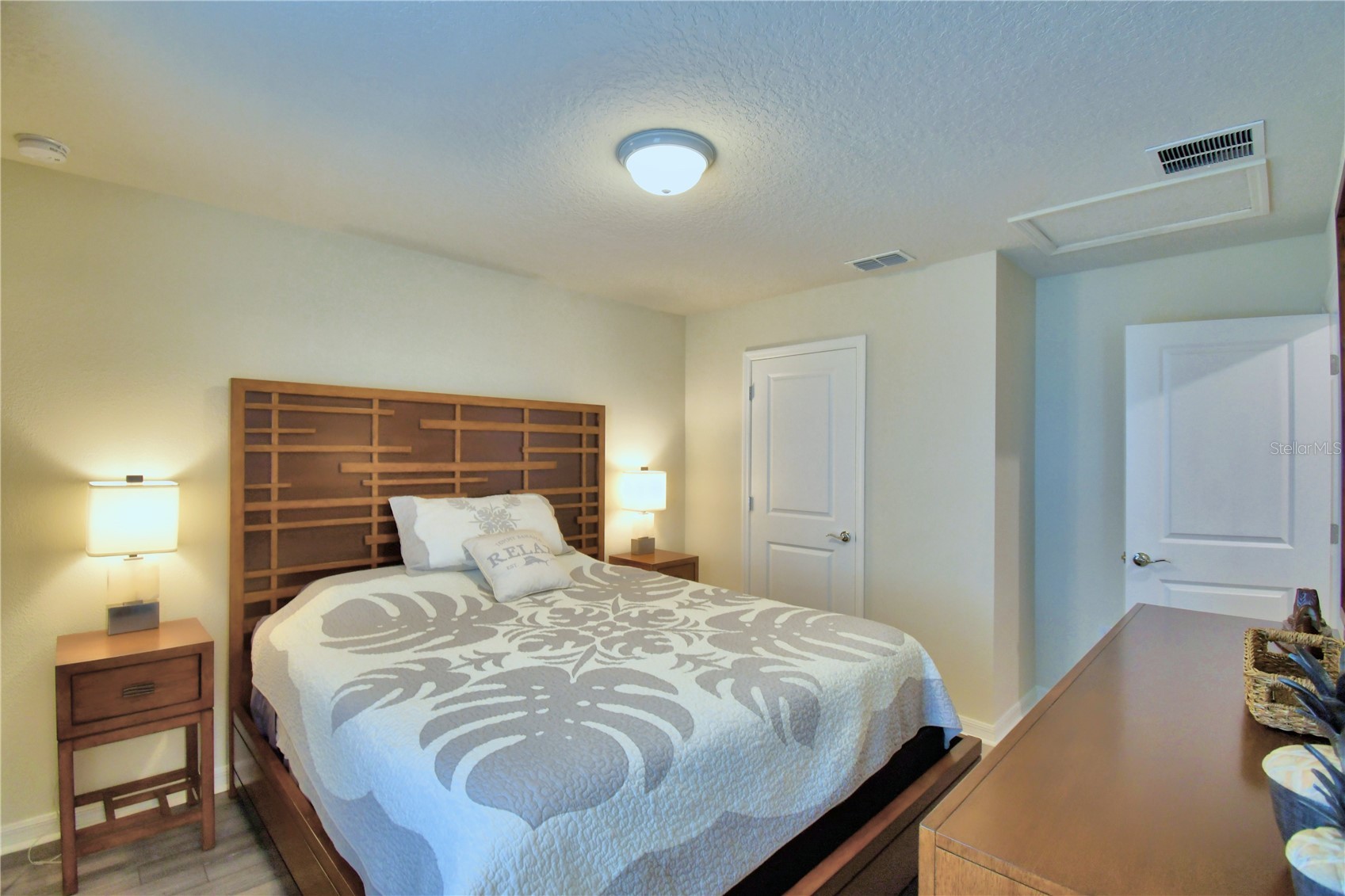 Slide show image of the Orlando Florida Home for Sale 70