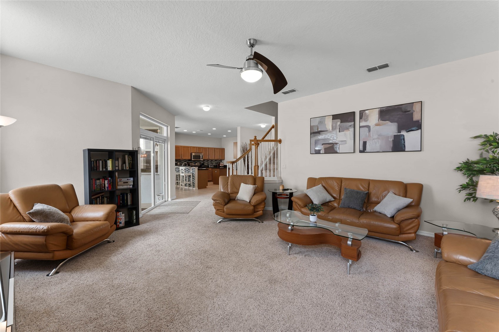 Slide show image of the Orlando Florida Home for Sale 17