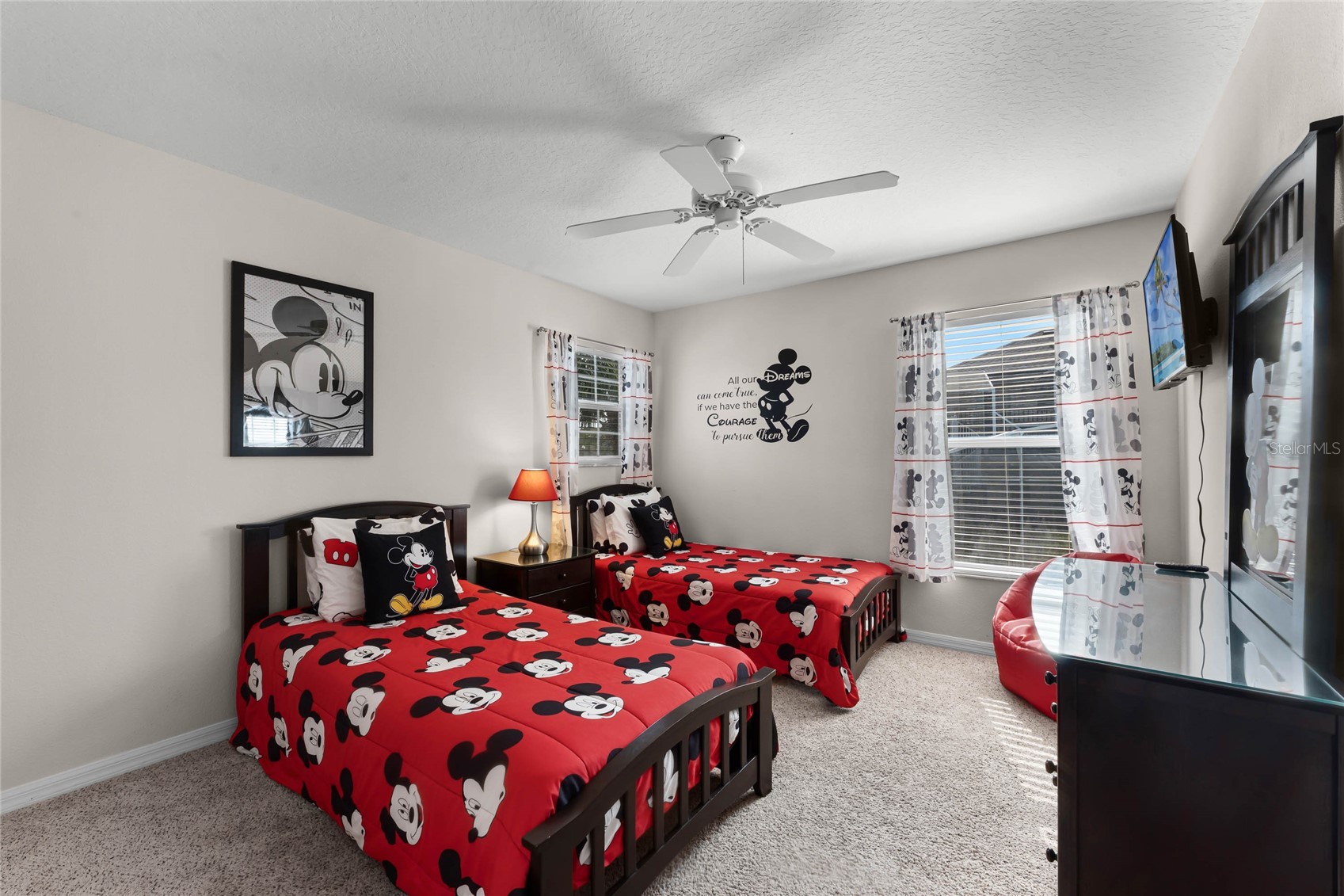 Slide show image of the Orlando Florida Home for Sale 22