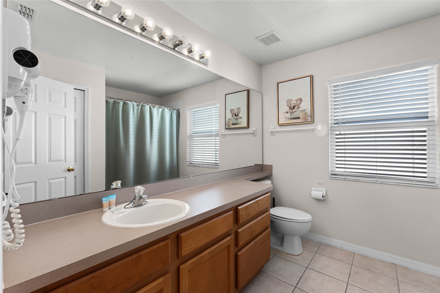 Slide show image of the Orlando Florida Home for Sale 26