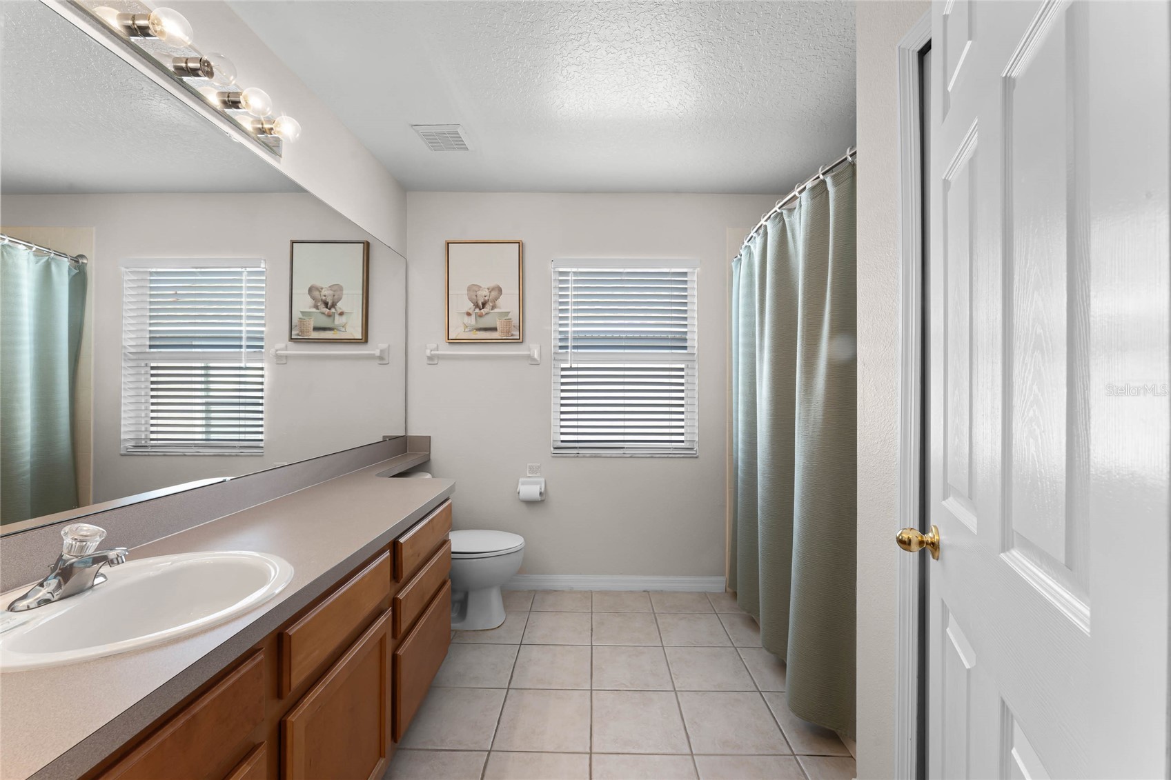 Slide show image of the Orlando Florida Home for Sale 27