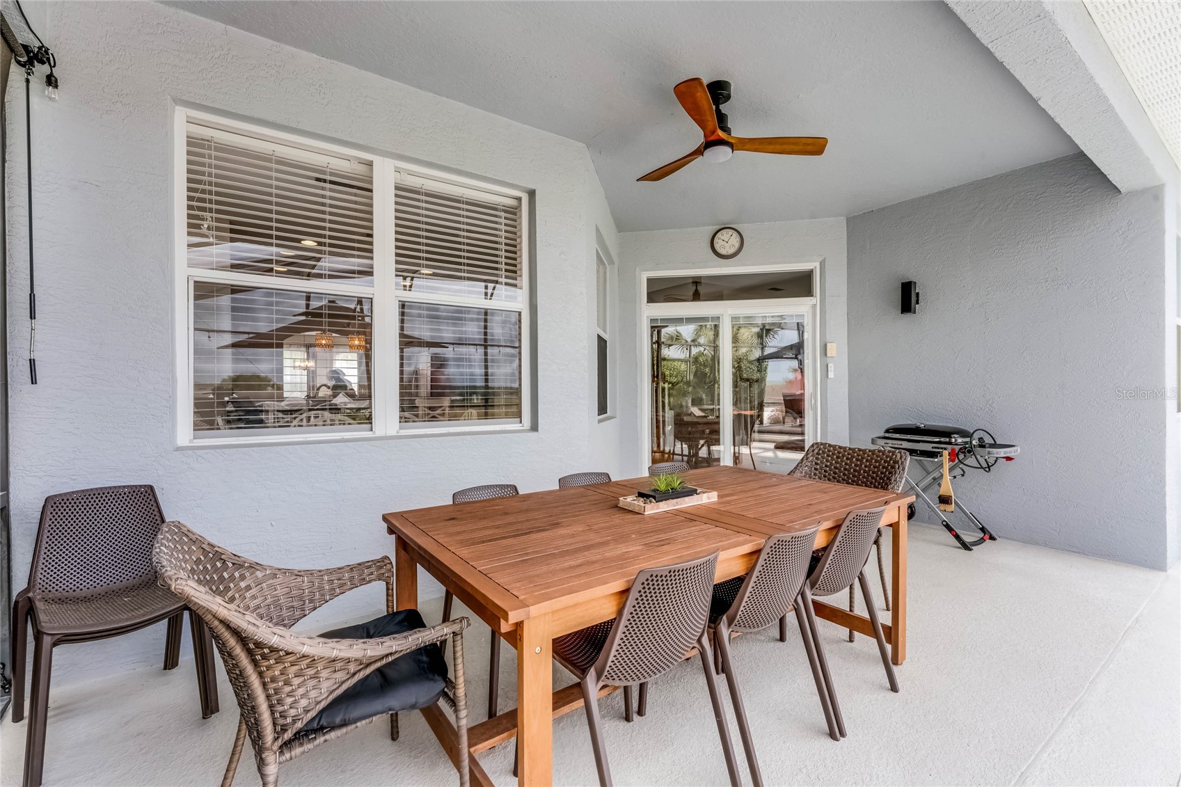 Slide show image of the Orlando Florida Home for Sale 33