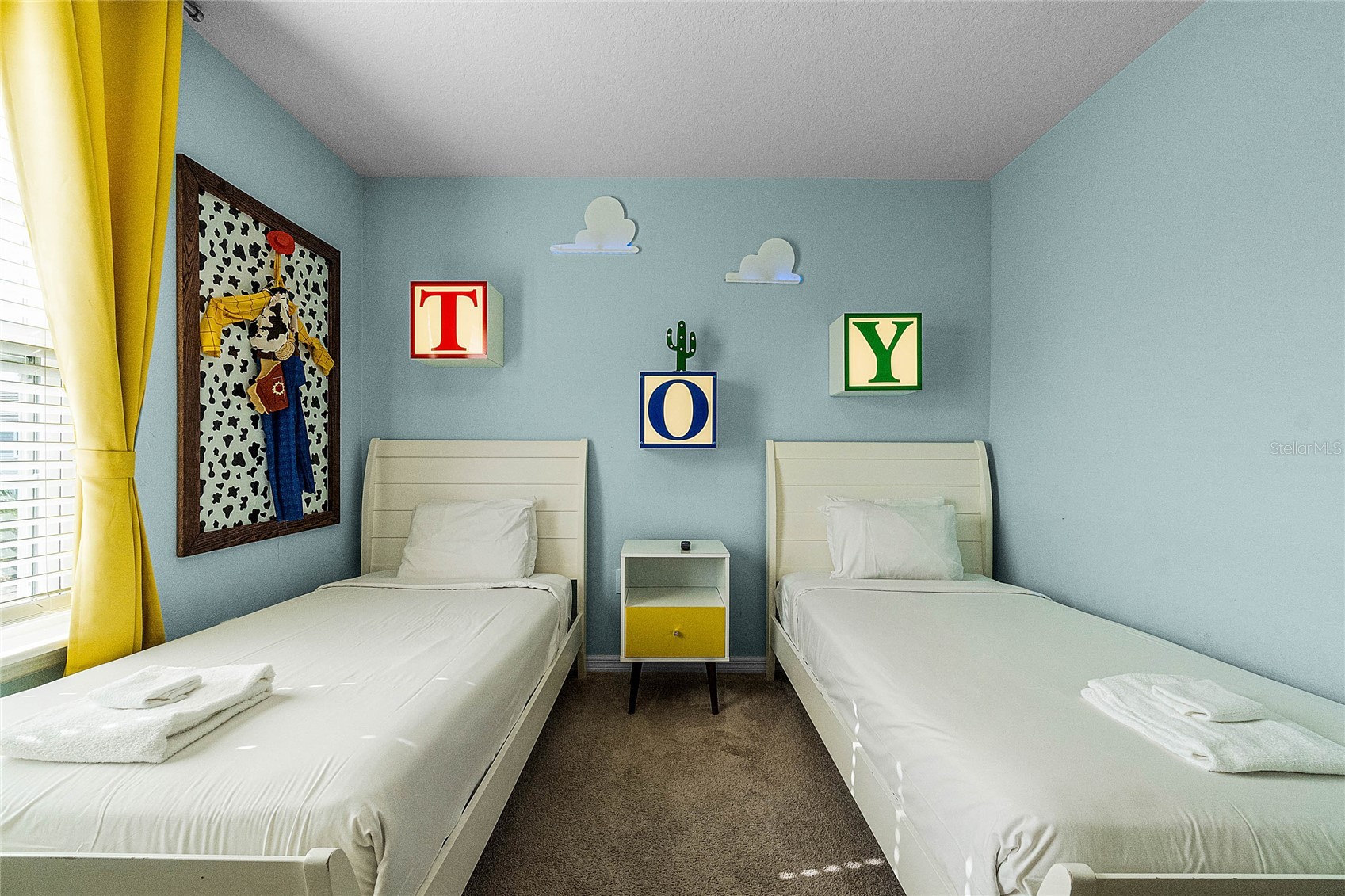 Slide show image of the Orlando Florida Home for Sale 15