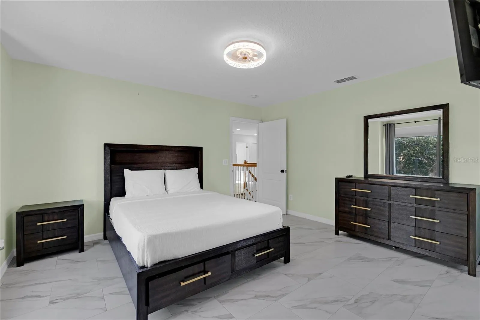 Slide show image of the Orlando Florida Home for Sale 31