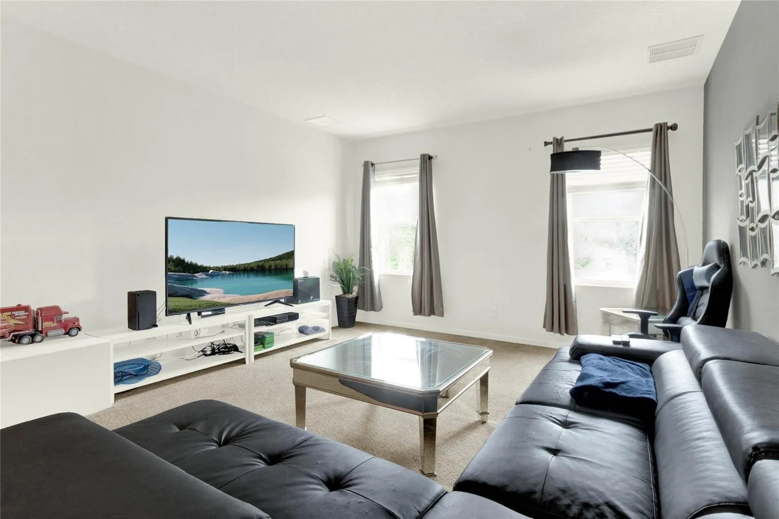 Slide show image of the Orlando Florida Home for Sale 10