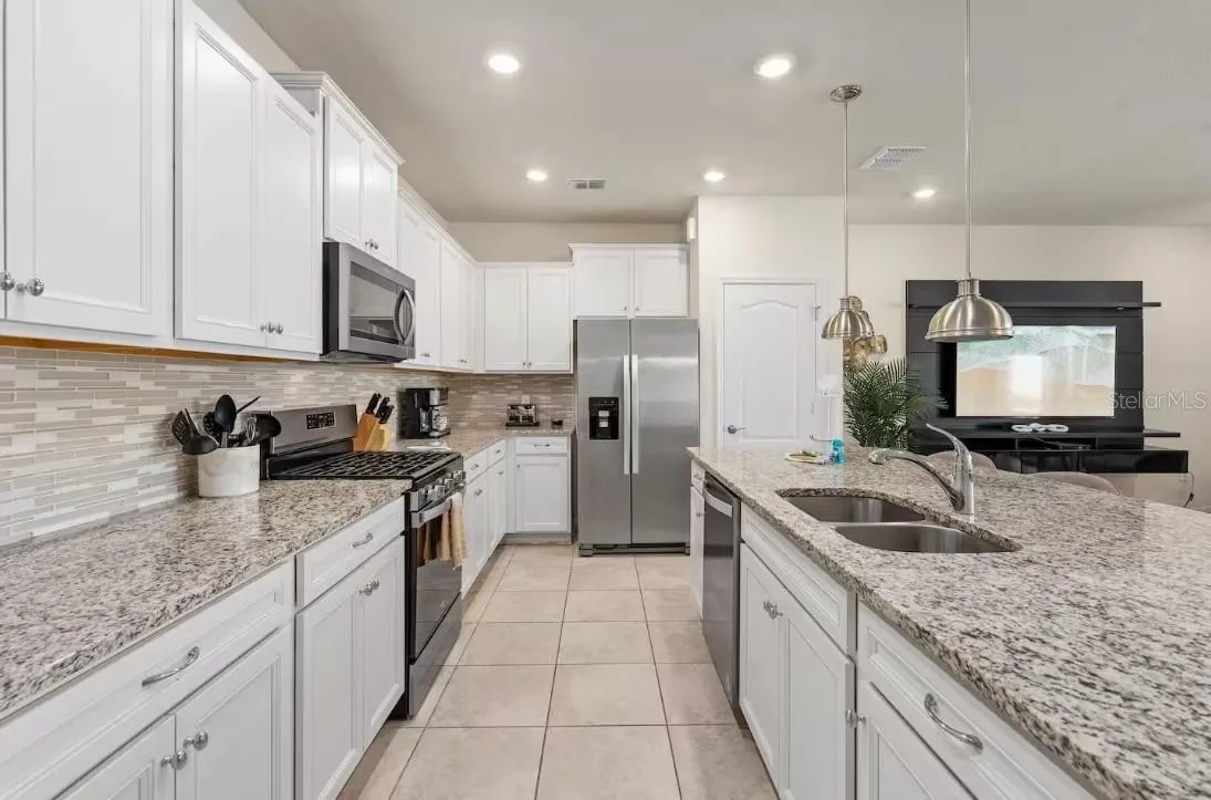 Slide show image of the Orlando Florida Home for Sale 05