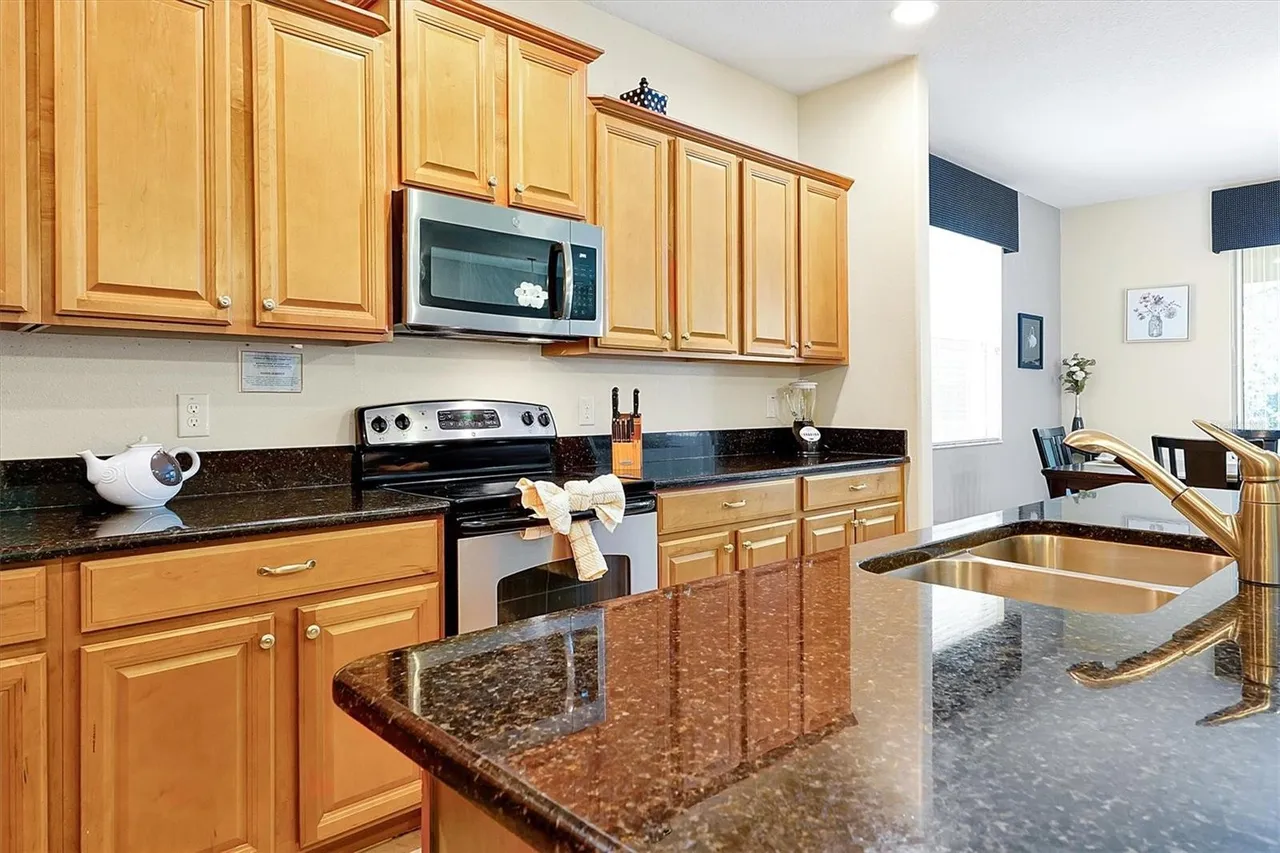 Slide show image of the Orlando Florida Home for Sale 09