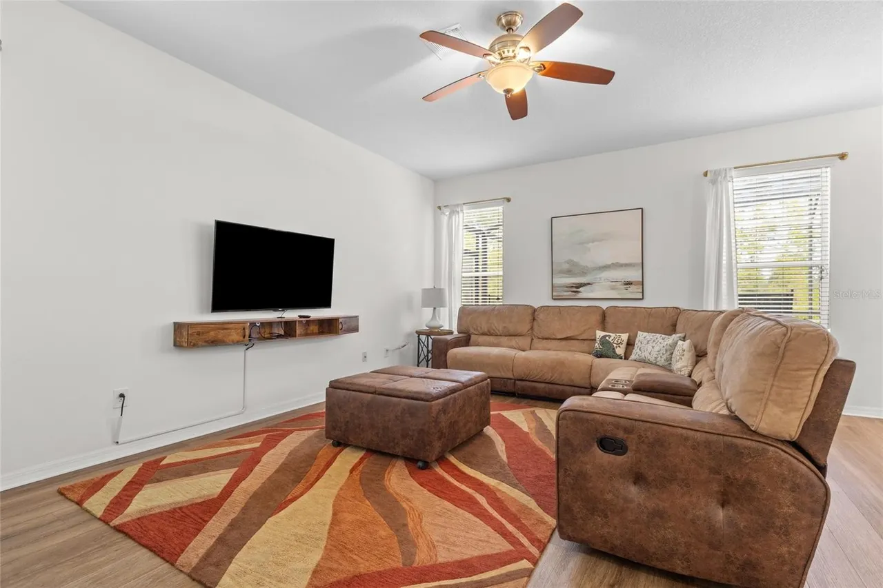 Slide show image of the Orlando Florida Home for Sale 14