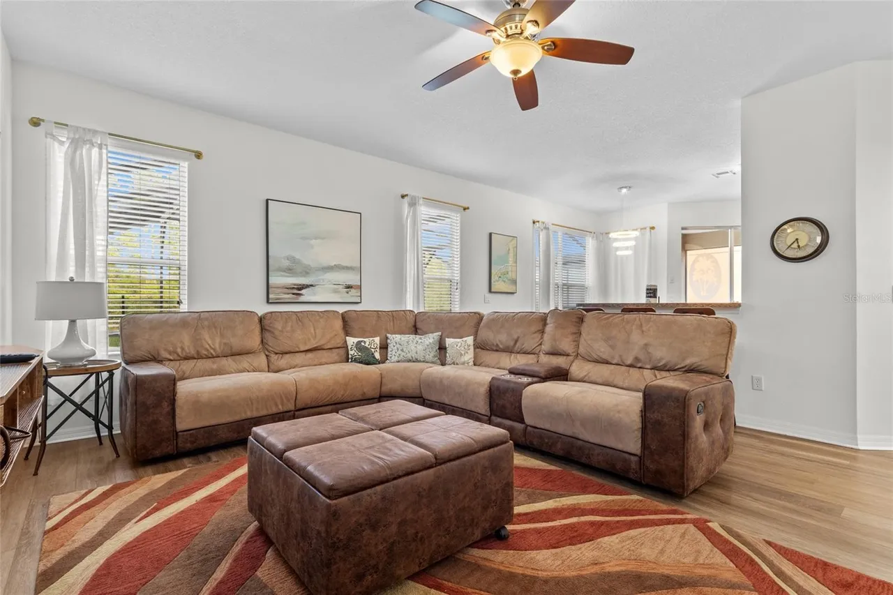 Slide show image of the Orlando Florida Home for Sale 15