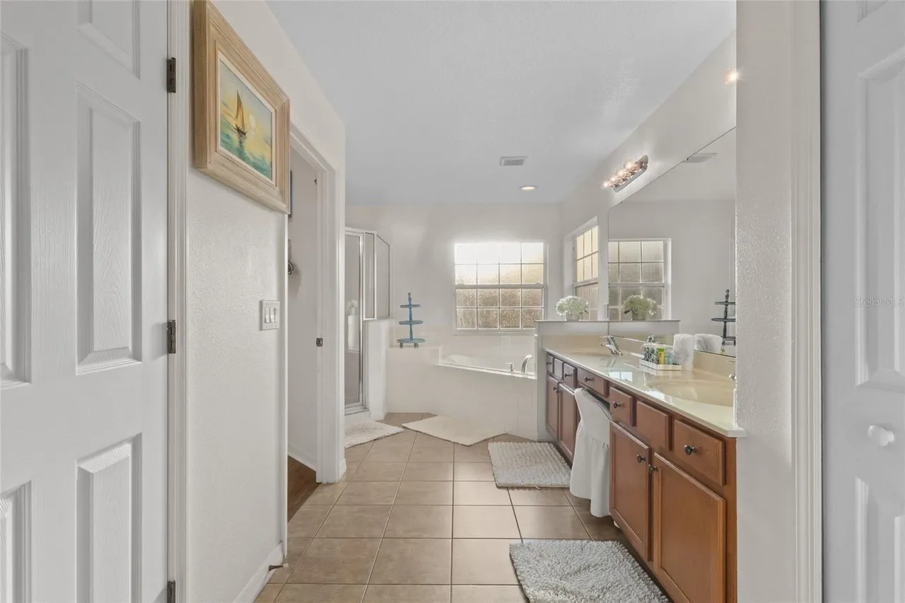 Slide show image of the Orlando Florida Home for Sale 23