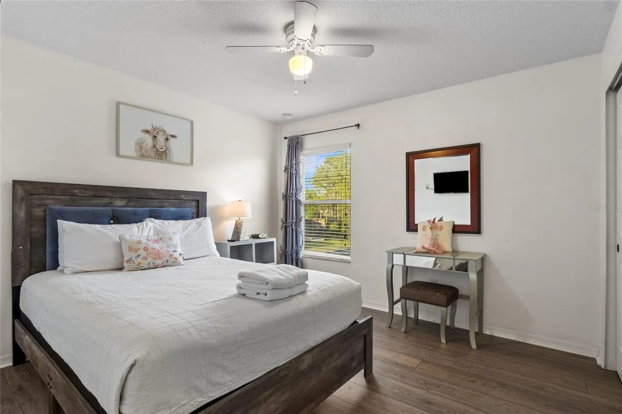 Slide show image of the Orlando Florida Home for Sale 27