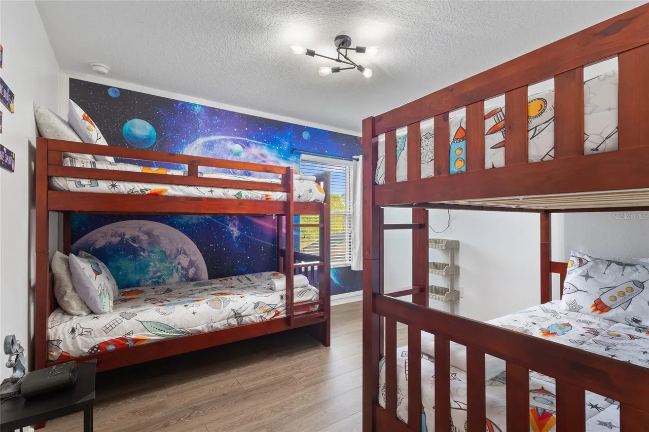 Slide show image of the Orlando Florida Home for Sale 28