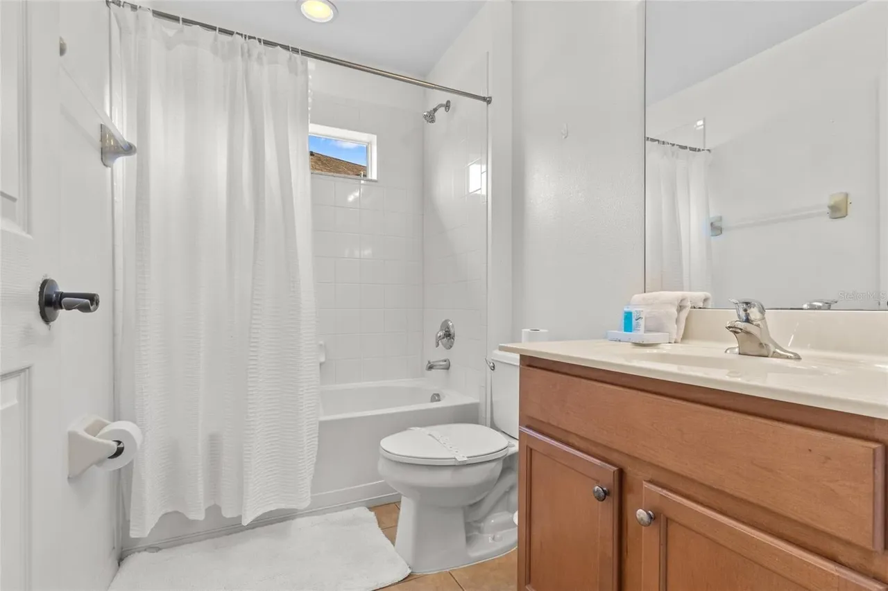 Slide show image of the Orlando Florida Home for Sale 30