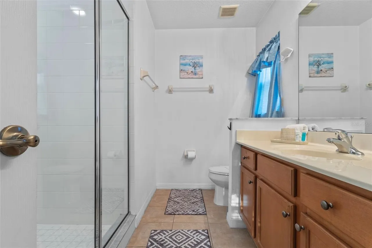 Slide show image of the Orlando Florida Home for Sale 33