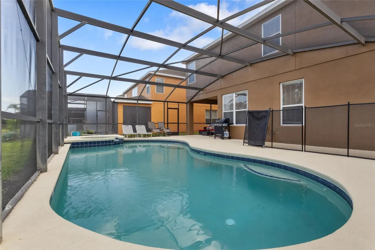 Slide show image of the Orlando Florida Home for Sale 37