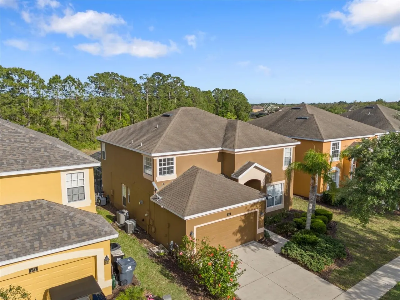 Slide show image of the Orlando Florida Home for Sale 46