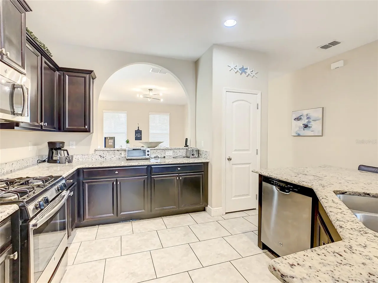 Slide show image of the Orlando Florida Home for Sale 12