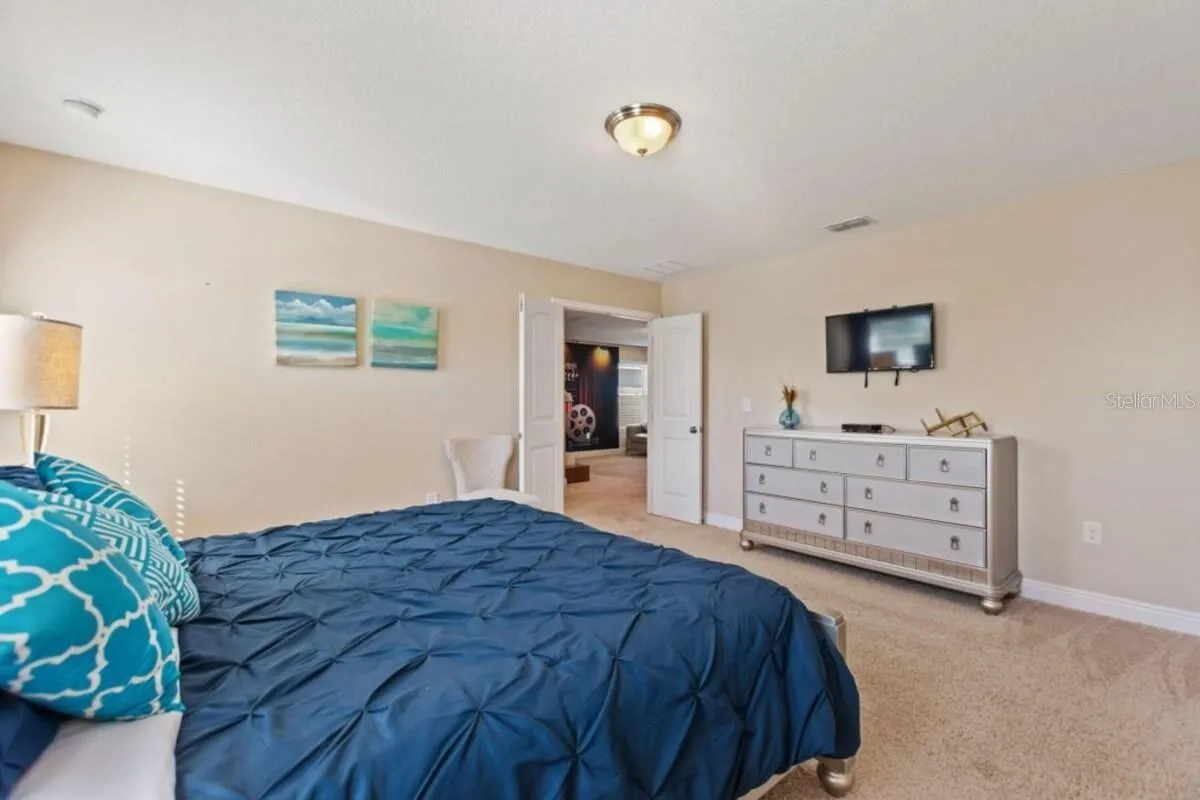 Slide show image of the Orlando Florida Home for Sale 28