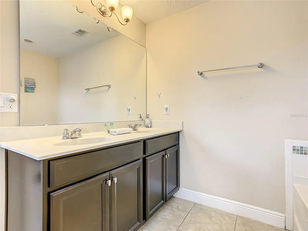 Slide show image of the Orlando Florida Home for Sale 32