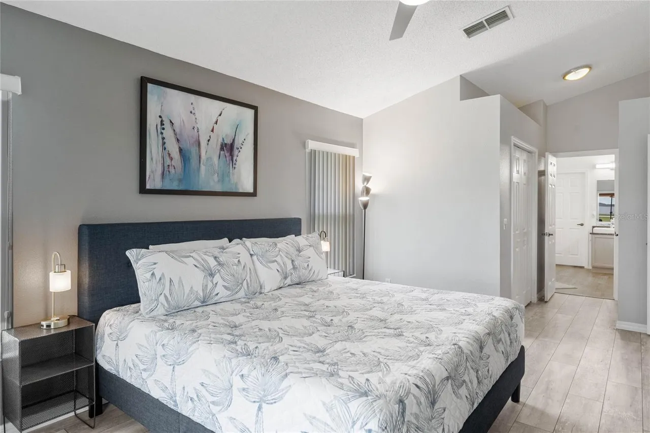 Slide show image of the Orlando Florida Home for Sale 14