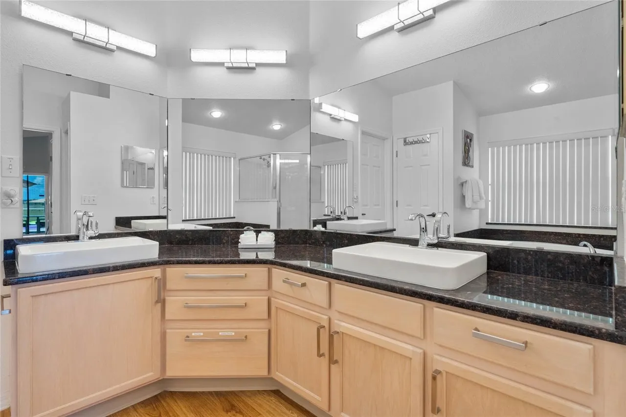 Slide show image of the Orlando Florida Home for Sale 15