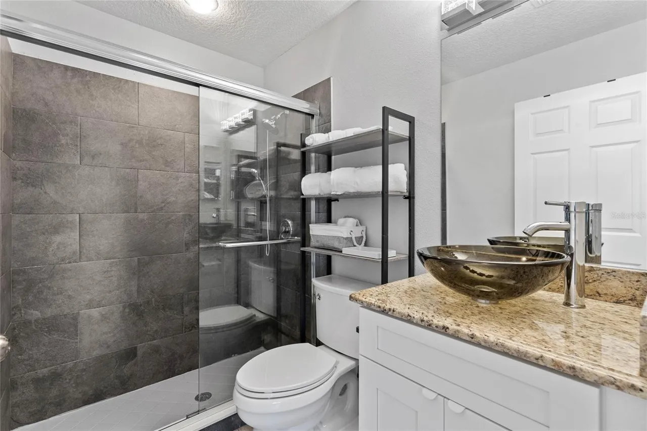 Slide show image of the Orlando Florida Home for Sale 22