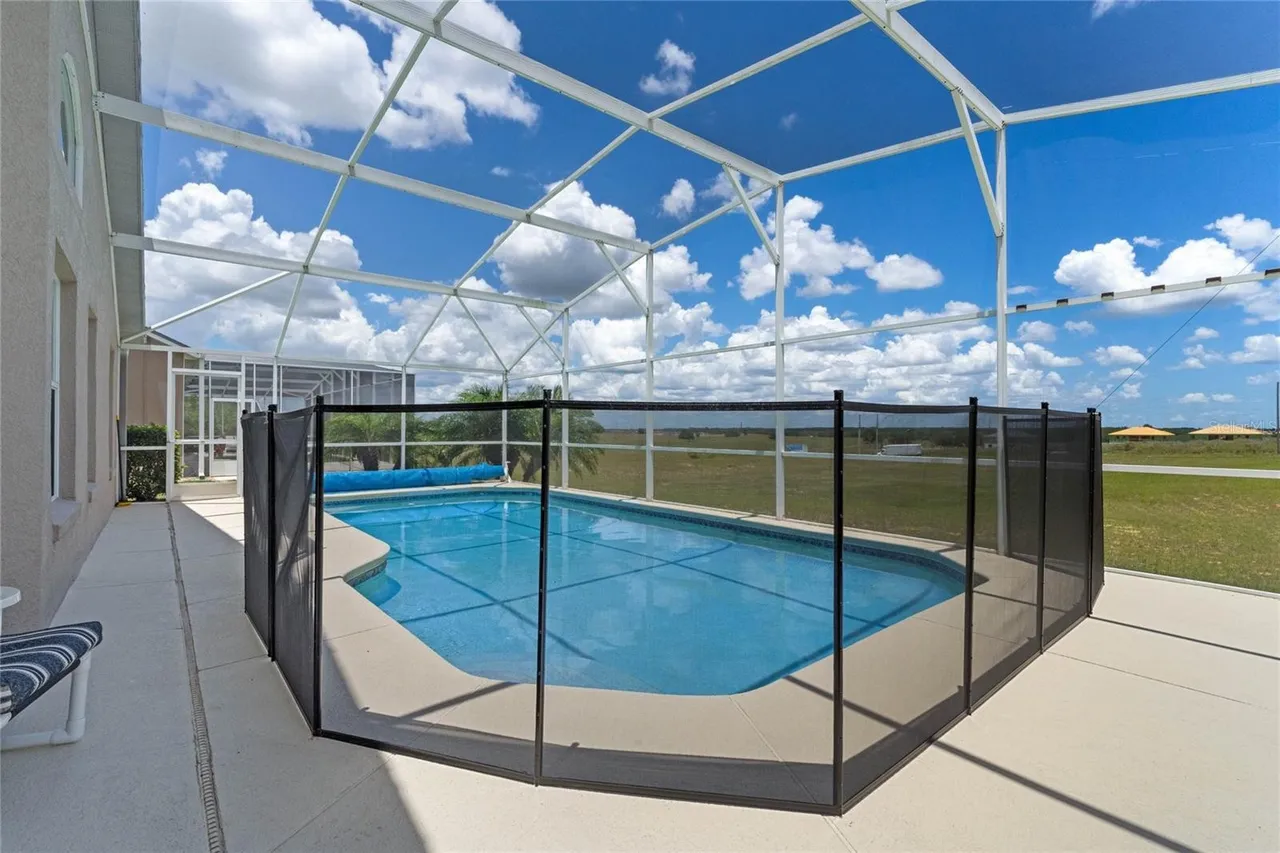 Slide show image of the Orlando Florida Home for Sale 30