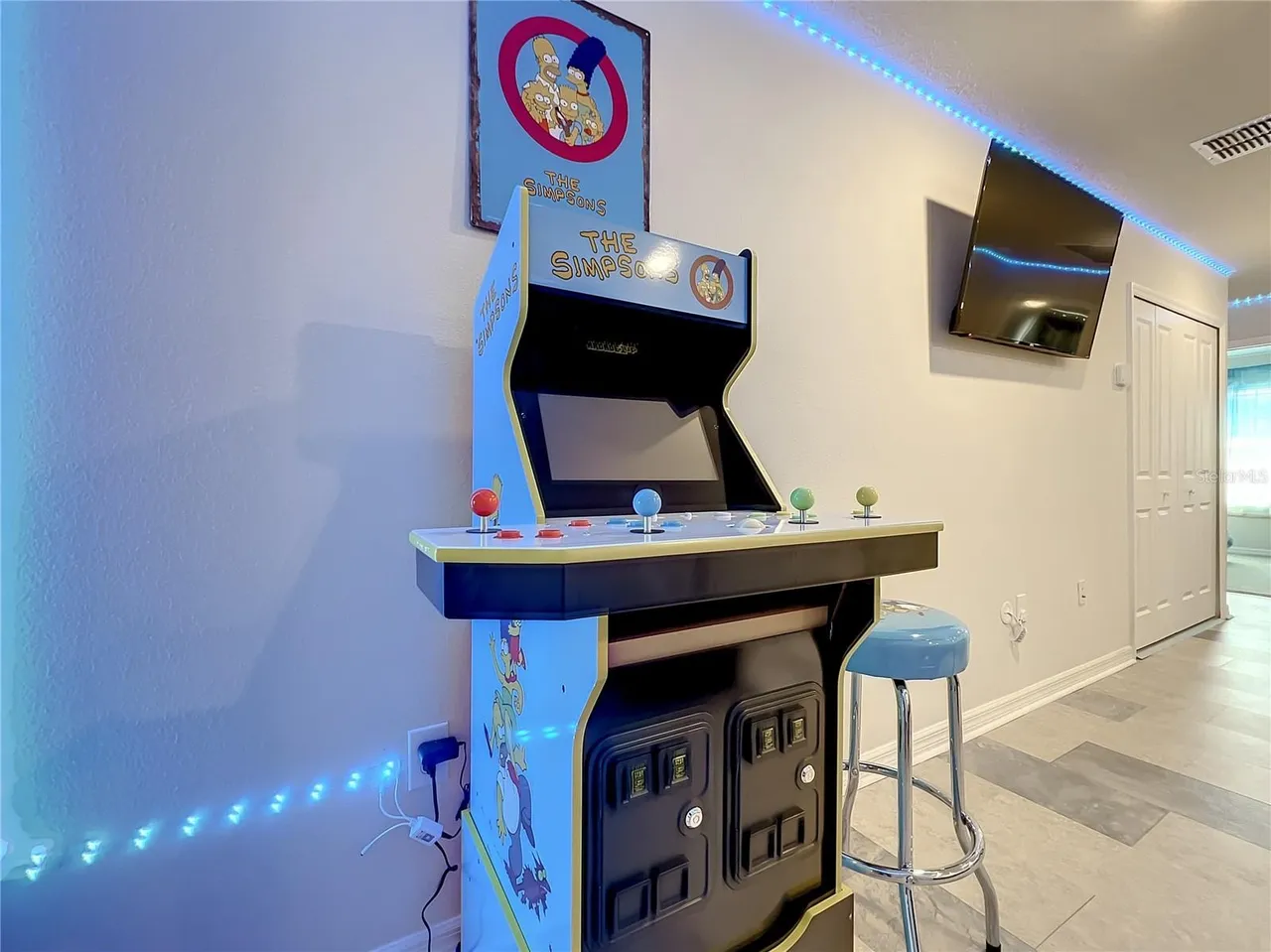 Slide show image of the Orlando Florida Home for Sale 29