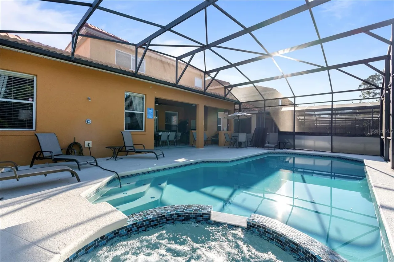Slide show image of the Orlando Florida Home for Sale 39