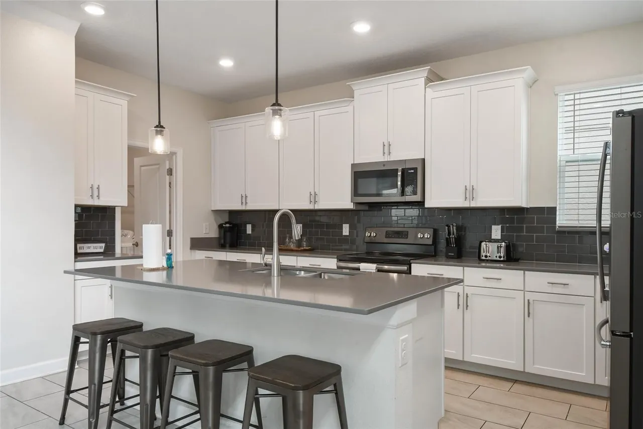 Slide show image of the Orlando Florida Home for Sale 15