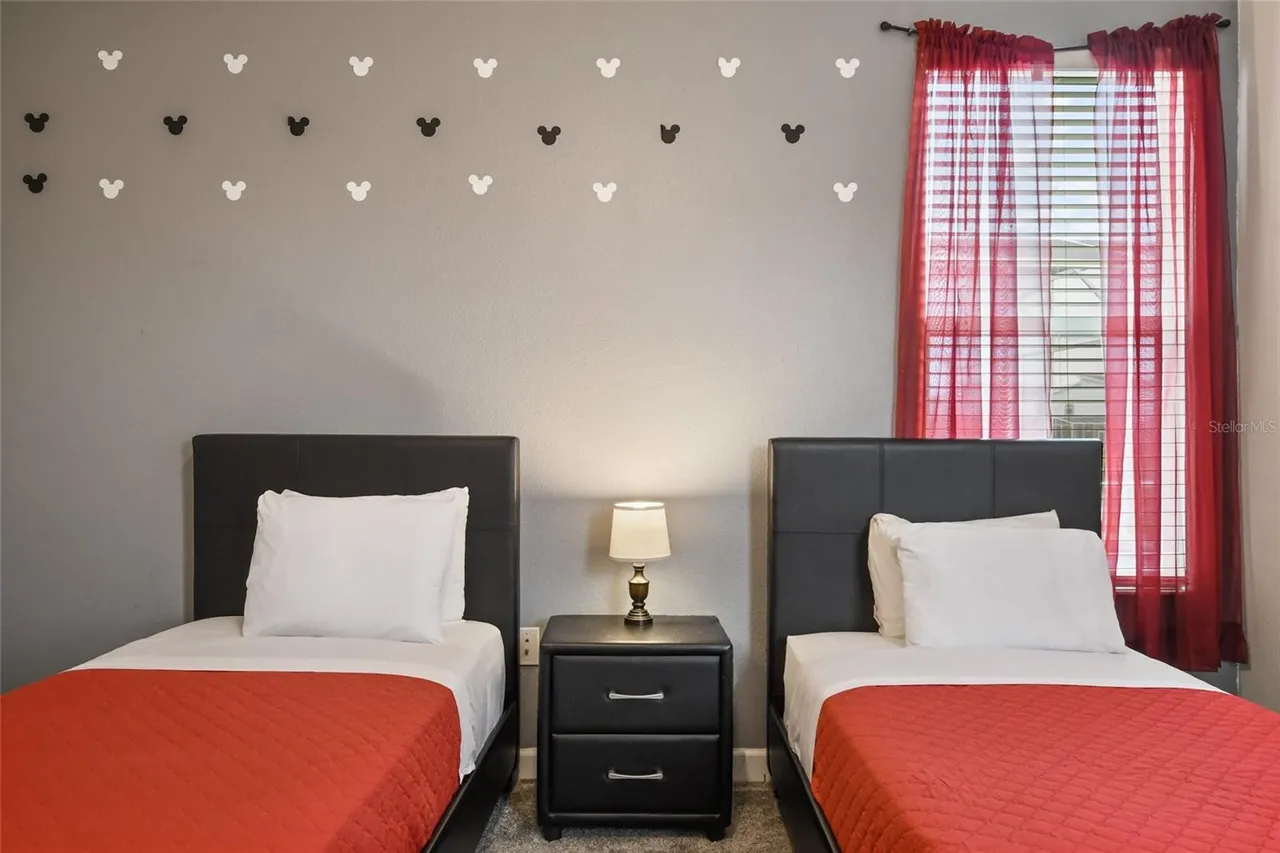 Slide show image of the Orlando Florida Home for Sale 26