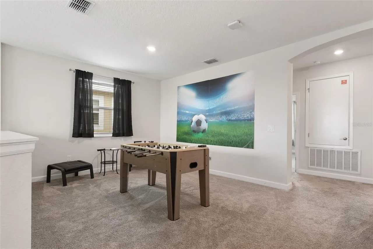 Slide show image of the Orlando Florida Home for Sale 28