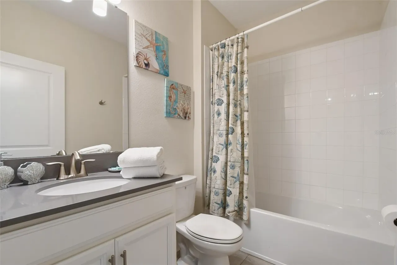 Slide show image of the Orlando Florida Home for Sale 38