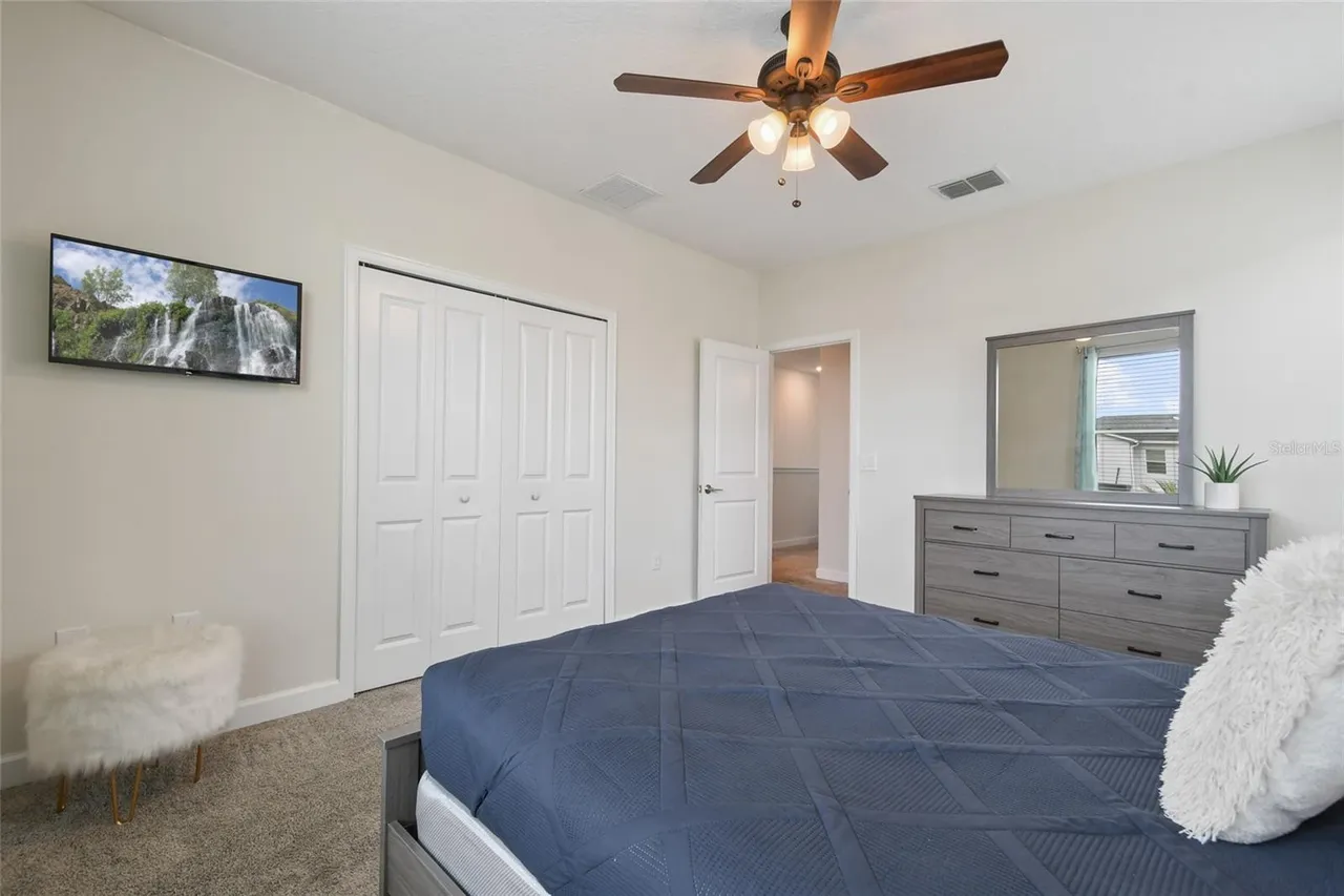 Slide show image of the Orlando Florida Home for Sale 40