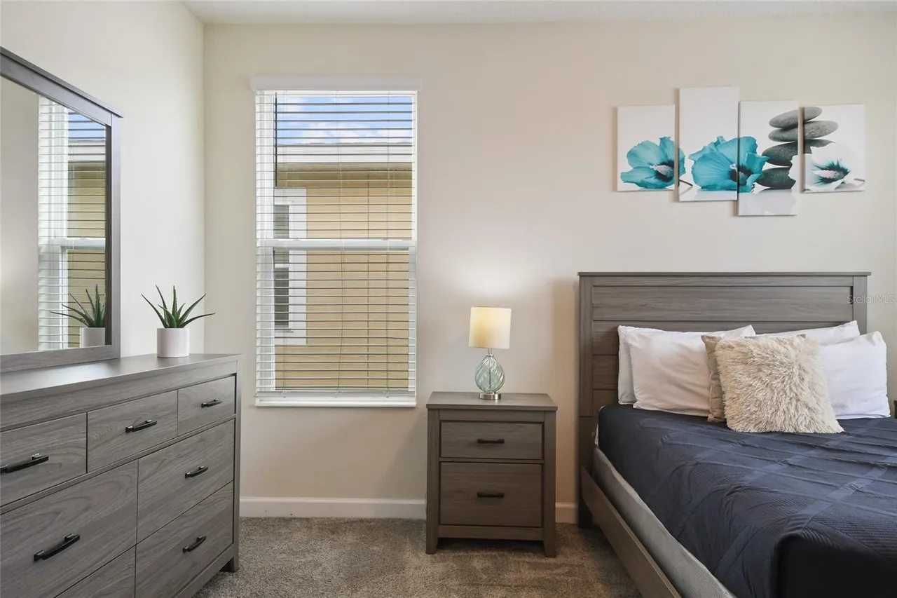 Slide show image of the Orlando Florida Home for Sale 41